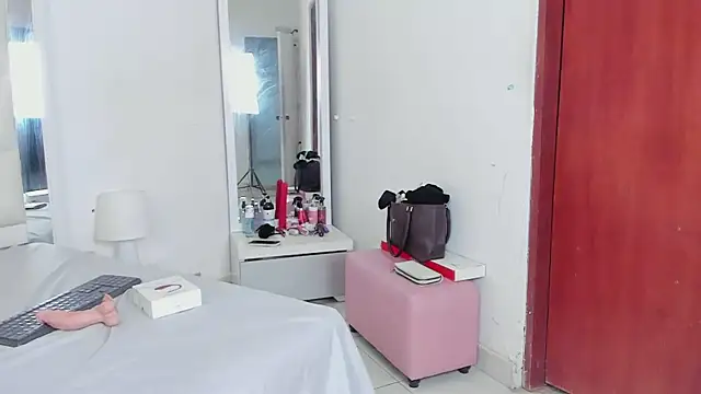 Snapshot of Alhana_pulido chatting on 03-22-25, 11:31 Alhana pulido online show from 03-22-25, 11:31