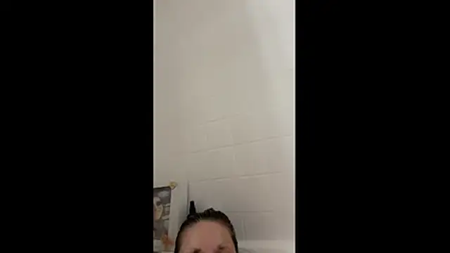 Snapshot of misssub6969 chatting on 11-19-25, 02:44 misssub6969 online show from 11-19-25, 02:44