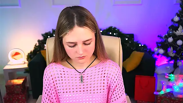 Snapshot of DeboraLarson chatting on 12-21-24, 04:09 DeboraLarson online show from 12-21-24, 04:09