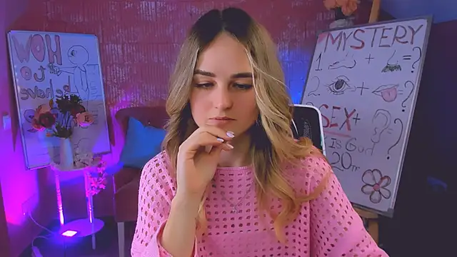 Snapshot of DeboraLarson chatting on 02-21-25, 08:18 DeboraLarson online show from 02-21-25, 08:18