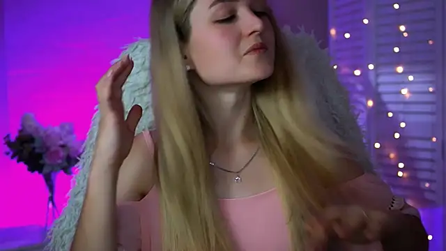 Snapshot of DeboraLarson chatting on 09-17-25, 07:54 DeboraLarson online show from 09-17-25, 07:54