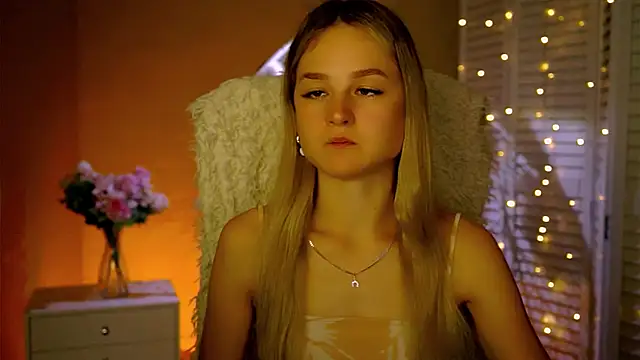 DeboraLarson online show from 11-25-25, 03:39