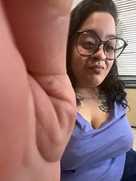 Snapshot of tillymarie34 chatting on 02-03-26, 02:53 tillymarie34 online show from 02-03-26, 02:53