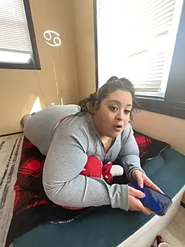 Snapshot of tillymarie34 chatting on 02-10-26, 04:44 tillymarie34 online show from 02-10-26, 04:44