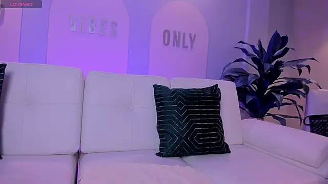 StacyWoods online show from 04-07-26, 11:43