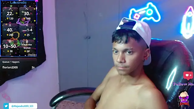Snapshot of loistwink_ chatting on 02-15-25, 10:22 loistwink online show from 02-15-25, 10:22