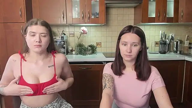 Snapshot of HotCaramellsTV chatting on 05-19-26, 11:38 HotCaramellsTV online show from 05-19-26, 11:38