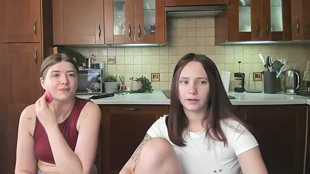 Snapshot of HotCaramellsTV chatting on 07-06-26, 08:33 HotCaramellsTV online show from 07-06-26, 08:33