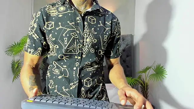 Snapshot of Salomon_koude chatting on 06-17-26, 01:52 Salomon koude online show from 06-17-26, 01:52