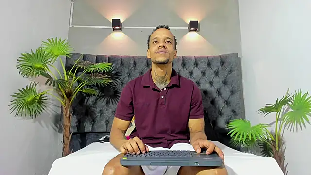 Snapshot of Salomon_koude chatting on 06-18-26, 11:58 Salomon koude online show from 06-18-26, 11:58