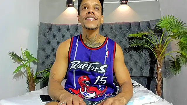 Snapshot of Salomon_koude chatting on 07-16-26, 04:40 Salomon koude online show from 07-16-26, 04:40