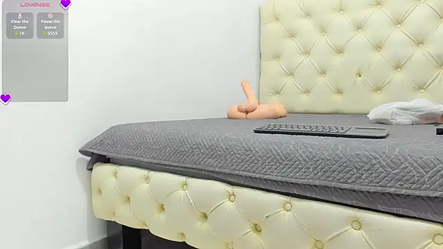 ElisabethMassey online show from 10-06-25, 01:08