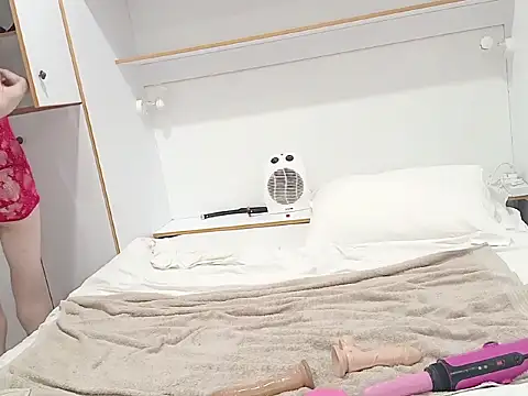 AmyAllure online show from 09-24-25, 06:00