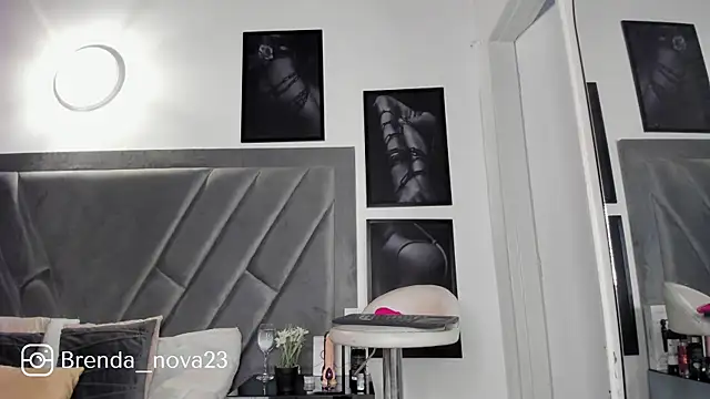 Snapshot of brenda_nova18 chatting on 05-12-26, 09:23 brenda nova18 online show from 05-12-26, 09:23