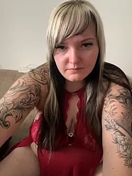 Snapshot of CurvyAngelina_Official chatting on 11-08-25, 10:04 CurvyAngelina Official online show from 11-08-25, 10:04