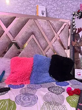 sarawiliamx online show from 12-15-25, 03:33