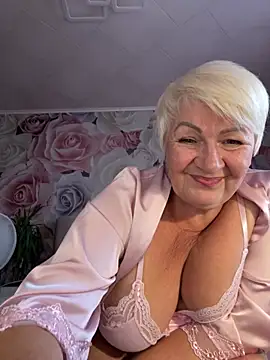 Snapshot of Laura_Millf chatting on 07-19-26, 04:22 Laura Millf online show from 07-19-26, 04:22