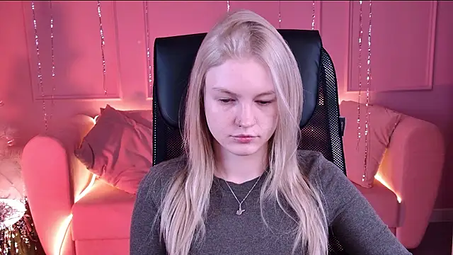 Snapshot of GraceGlamour chatting on 02-03-26, 05:05 GraceGlamour online show from 02-03-26, 05:05