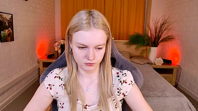 Snapshot of GraceGlamour chatting on 02-10-26, 05:11 GraceGlamour online show from 02-10-26, 05:11