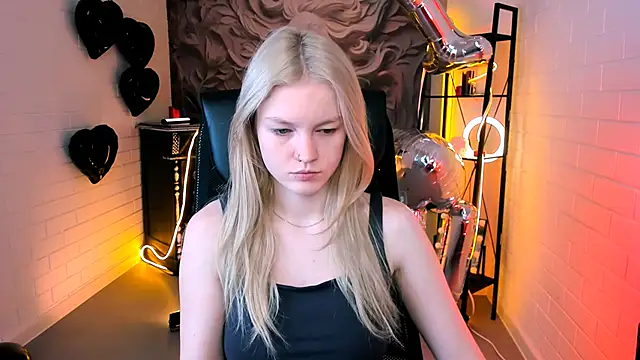 Snapshot of GraceGlamour chatting on 02-17-26, 05:04 GraceGlamour online show from 02-17-26, 05:04