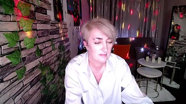 Snapshot of Hot_Girl87 chatting on 12-02-24, 04:20 Hot Girl87 online show from 12-02-24, 04:20