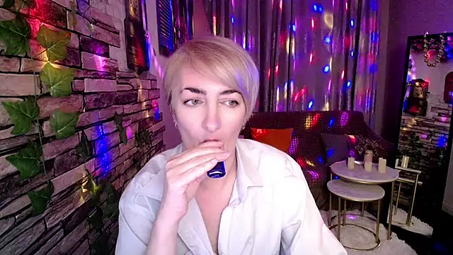 Snapshot of Hot_Girl87 chatting on 12-04-24, 04:16 Hot Girl87 online show from 12-04-24, 04:16