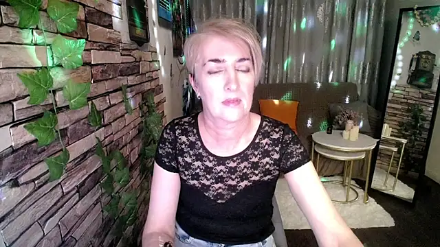 Snapshot of Hot_Girl87 chatting on 12-08-24, 03:56 Hot Girl87 online show from 12-08-24, 03:56