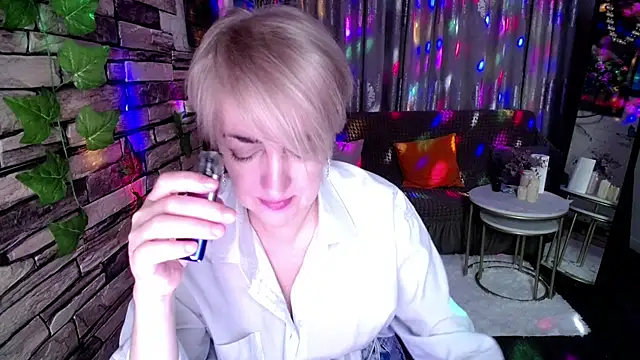 Snapshot of Hot_Girl87 chatting on 12-11-24, 10:16 Hot Girl87 online show from 12-11-24, 10:16