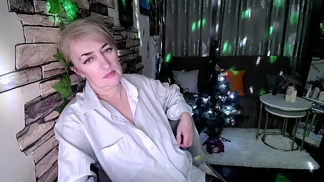 Snapshot of Hot_Girl87 chatting on 12-15-24, 07:21 Hot Girl87 online show from 12-15-24, 07:21