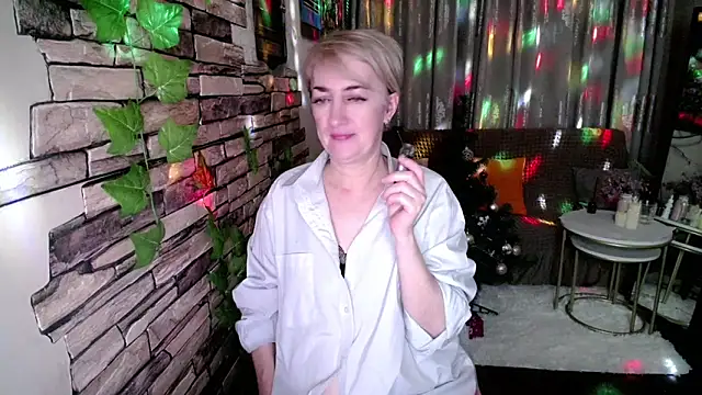 Snapshot of Hot_Girl87 chatting on 12-15-24, 10:26 Hot Girl87 online show from 12-15-24, 10:26