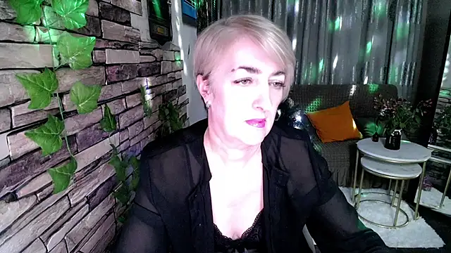 Snapshot of Hot_Girl87 chatting on 12-19-24, 03:19 Hot Girl87 online show from 12-19-24, 03:19