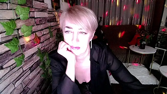 Snapshot of Hot_Girl87 chatting on 12-19-24, 09:28 Hot Girl87 online show from 12-19-24, 09:28