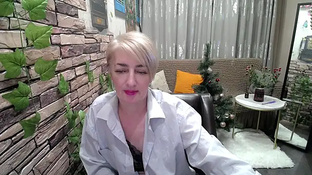 Snapshot of Hot_Girl87 chatting on 12-20-24, 07:07 Hot Girl87 online show from 12-20-24, 07:07