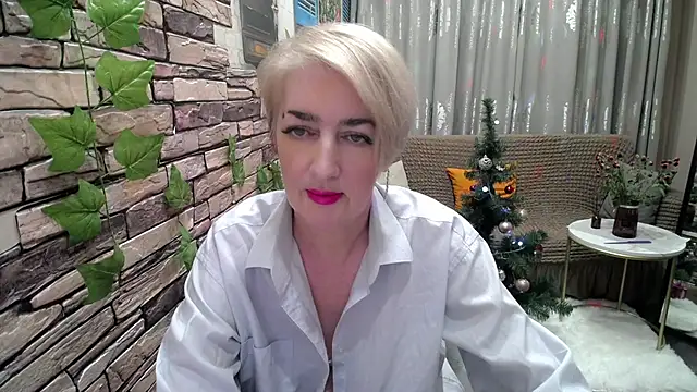 Snapshot of Hot_Girl87 chatting on 12-21-24, 03:53 Hot Girl87 online show from 12-21-24, 03:53