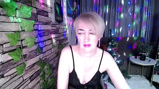 Snapshot of Hot_Girl87 chatting on 12-21-24, 06:55 Hot Girl87 online show from 12-21-24, 06:55