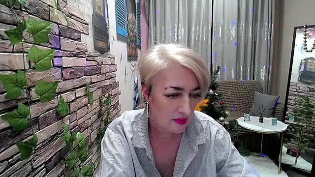 Snapshot of Hot_Girl87 chatting on 12-24-24, 03:16 Hot Girl87 online show from 12-24-24, 03:16