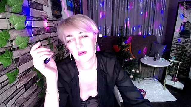 Snapshot of Hot_Girl87 chatting on 12-24-24, 09:44 Hot Girl87 online show from 12-24-24, 09:44