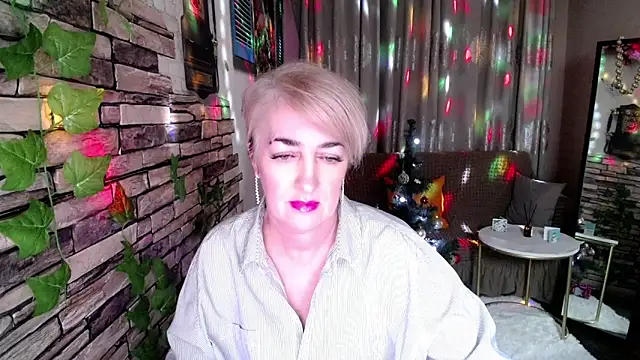 Snapshot of Hot_Girl87 chatting on 12-25-24, 02:34 Hot Girl87 online show from 12-25-24, 02:34