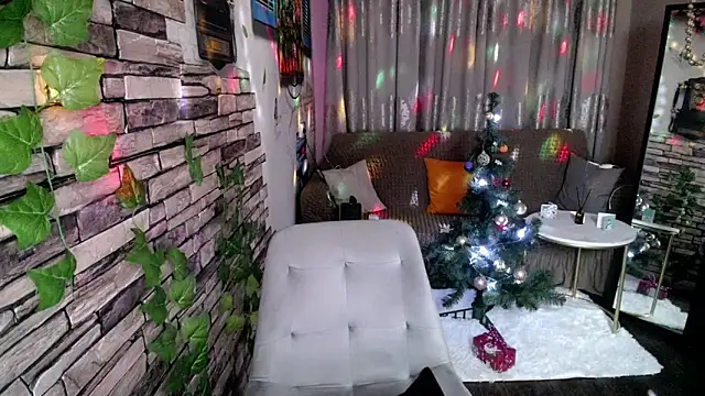 Snapshot of Hot_Girl87 chatting on 12-25-24, 05:37 Hot Girl87 online show from 12-25-24, 05:37