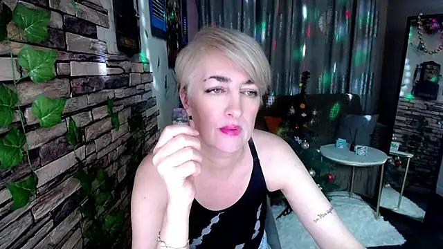 Snapshot of Hot_Girl87 chatting on 12-29-24, 05:44 Hot Girl87 online show from 12-29-24, 05:44