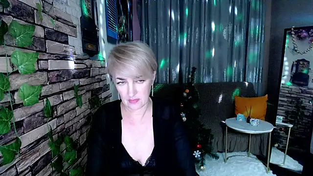 Snapshot of Hot_Girl87 chatting on 12-29-24, 08:48 Hot Girl87 online show from 12-29-24, 08:48