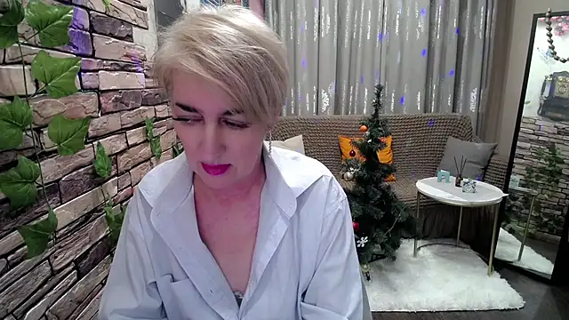 Snapshot of Hot_Girl87 chatting on 12-30-24, 01:58 Hot Girl87 online show from 12-30-24, 01:58