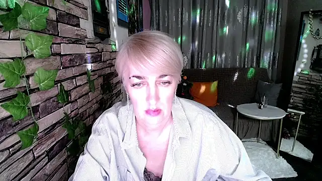 Snapshot of Hot_Girl87 chatting on 01-05-25, 08:21 Hot Girl87 online show from 01-05-25, 08:21