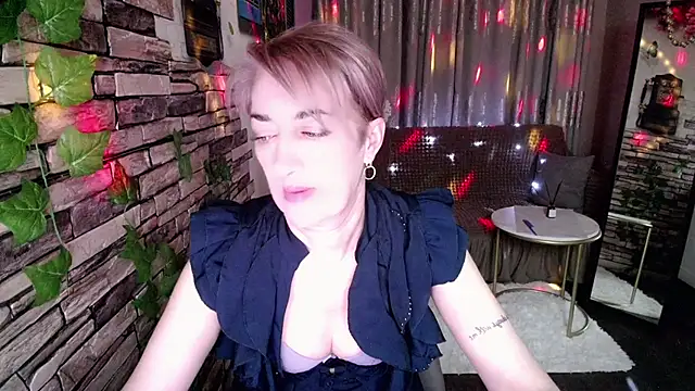 Snapshot of Hot_Girl87 chatting on 01-14-25, 10:44 Hot Girl87 online show from 01-14-25, 10:44