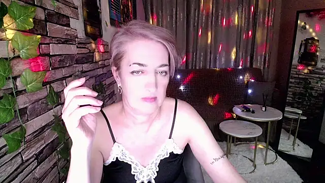 Snapshot of Hot_Girl87 chatting on 01-15-25, 07:55 Hot Girl87 online show from 01-15-25, 07:55