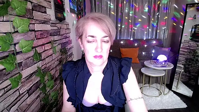 Snapshot of Hot_Girl87 chatting on 01-21-25, 07:17 Hot Girl87 online show from 01-21-25, 07:17