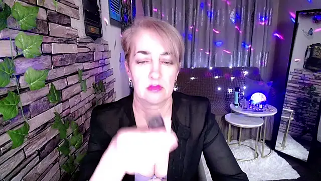 Snapshot of Hot_Girl87 chatting on 01-21-25, 10:19 Hot Girl87 online show from 01-21-25, 10:19