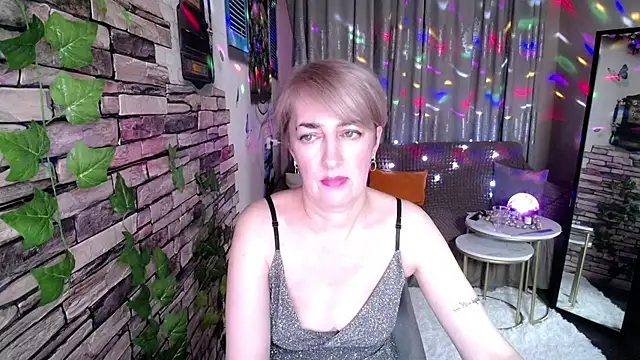 Snapshot of Hot_Girl87 chatting on 01-22-25, 06:52 Hot Girl87 online show from 01-22-25, 06:52