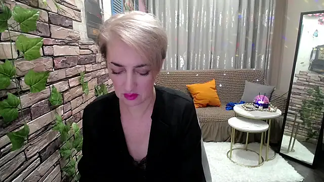 Snapshot of Hot_Girl87 chatting on 01-28-25, 05:56 Hot Girl87 online show from 01-28-25, 05:56