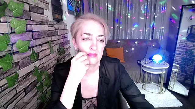 Snapshot of Hot_Girl87 chatting on 01-29-25, 07:43 Hot Girl87 online show from 01-29-25, 07:43